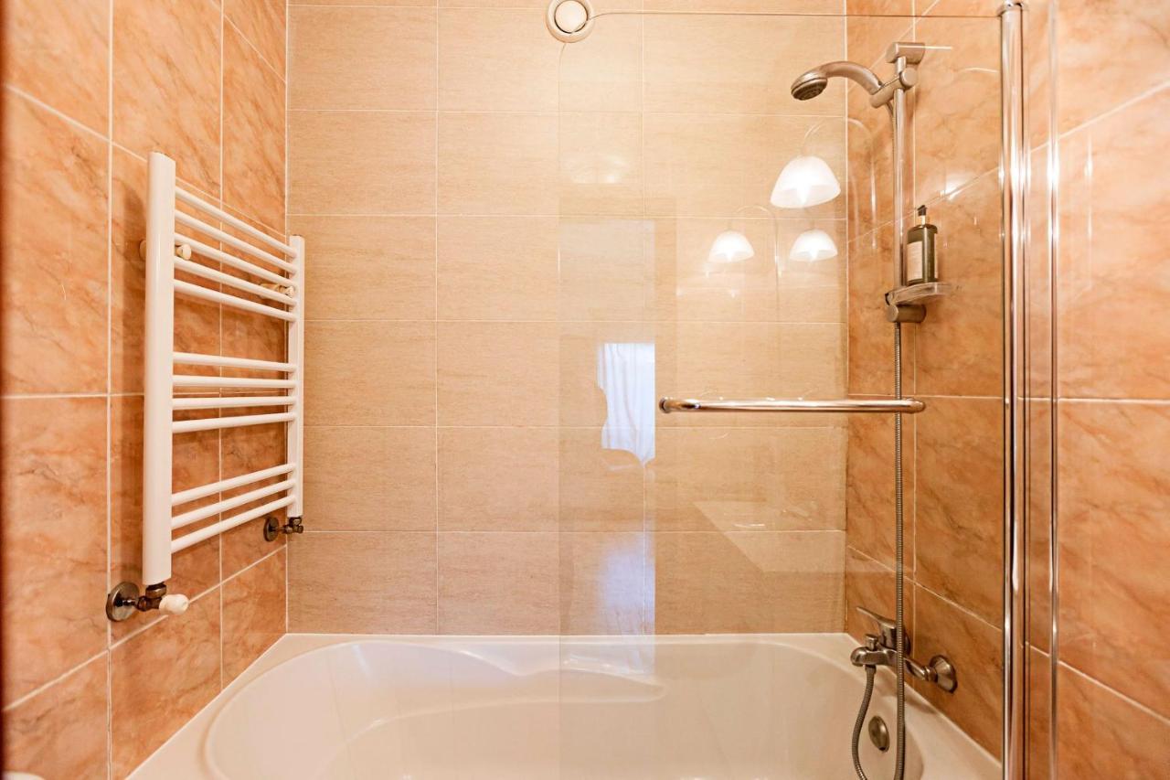 Spacious 2Br Flat In Gaia By Lovelystay Vila Nova de Gaia Exterior photo